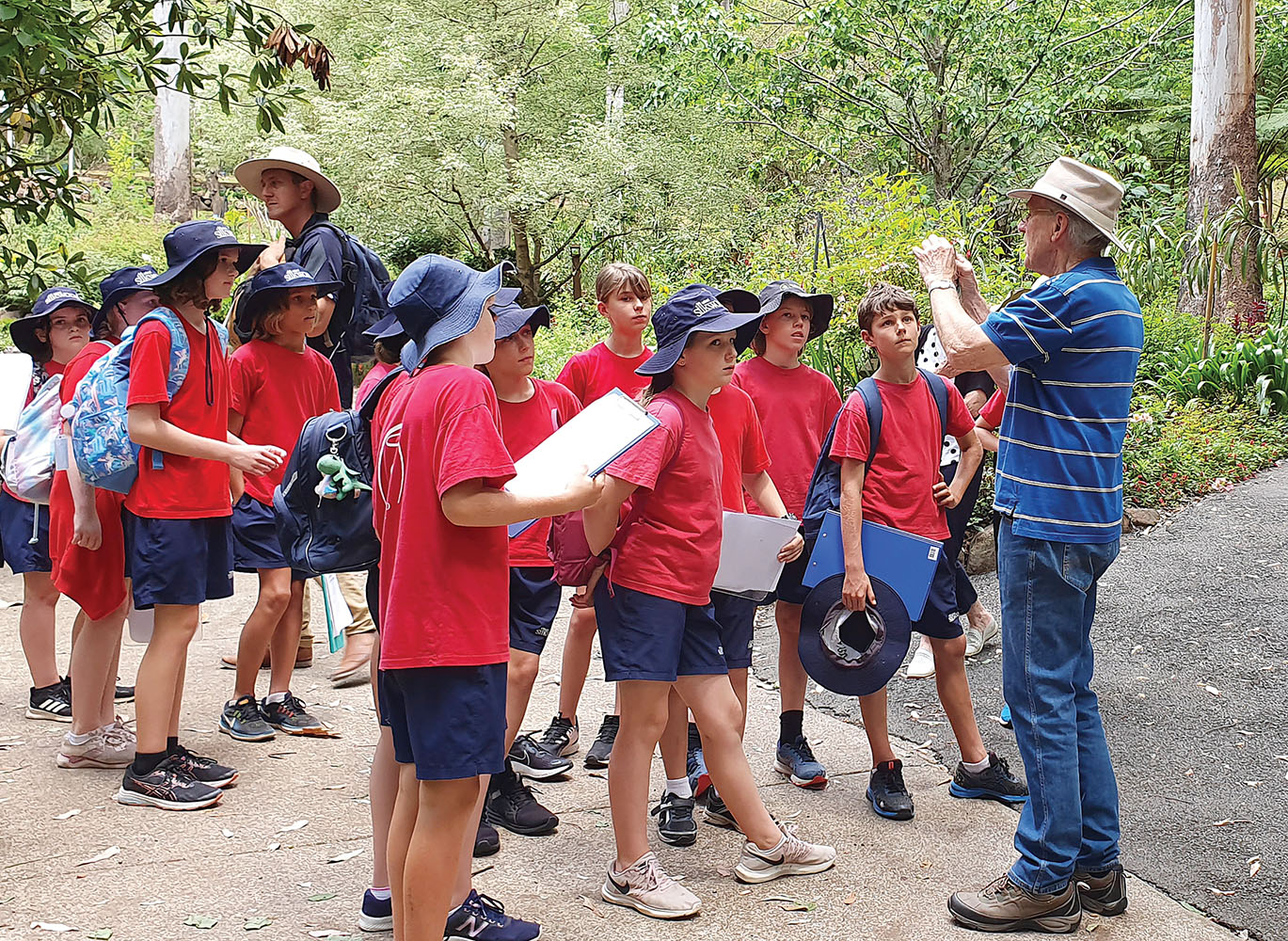 Silkwood School students visit Botanic Gardens